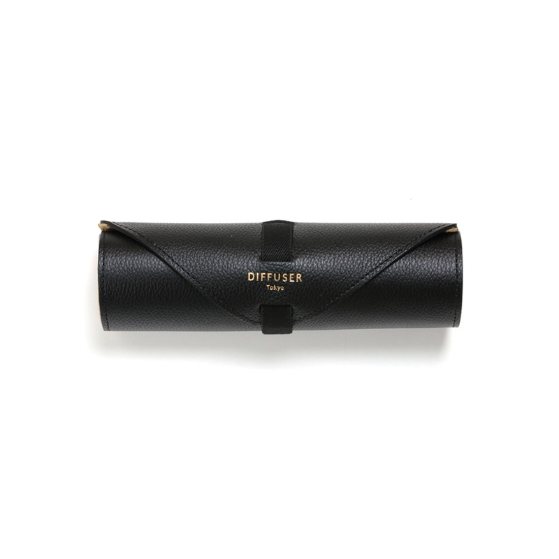 Diffuser Tokyo – Shrink Leather Roll Case – Black & Beige
